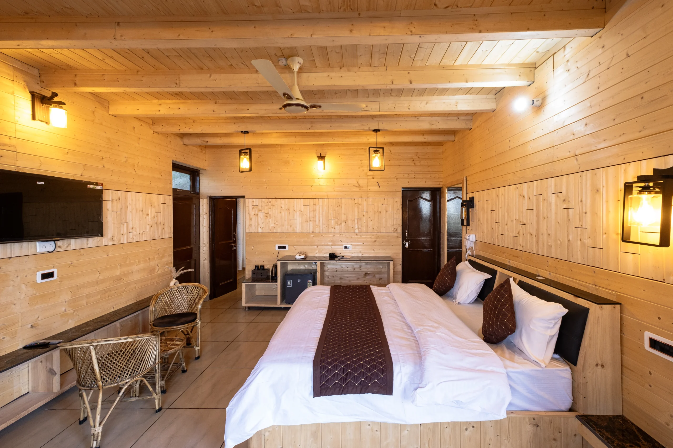 Rooms in Khajjiar wolf and woods