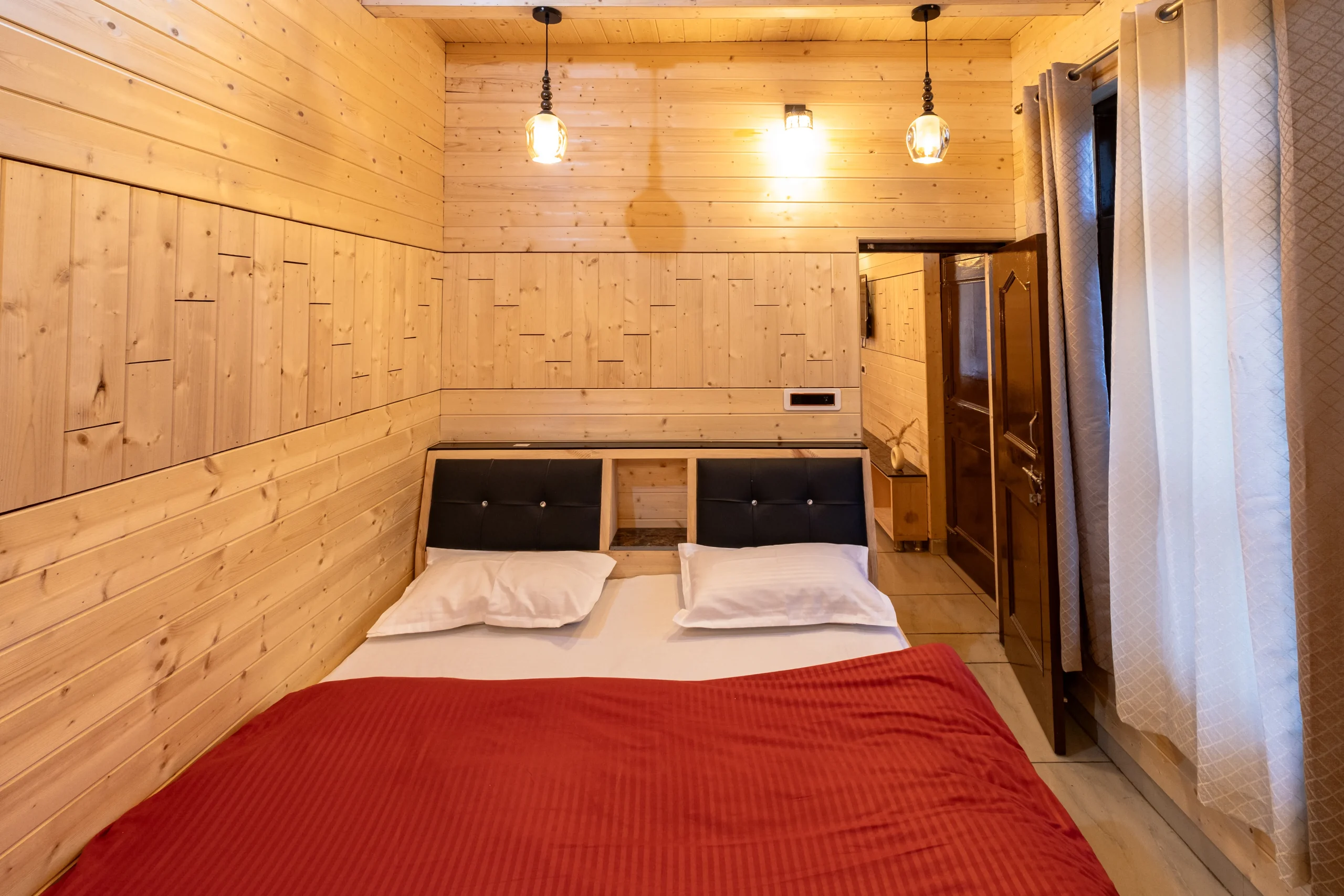 Rooms in Khajjiar wolf and woods4