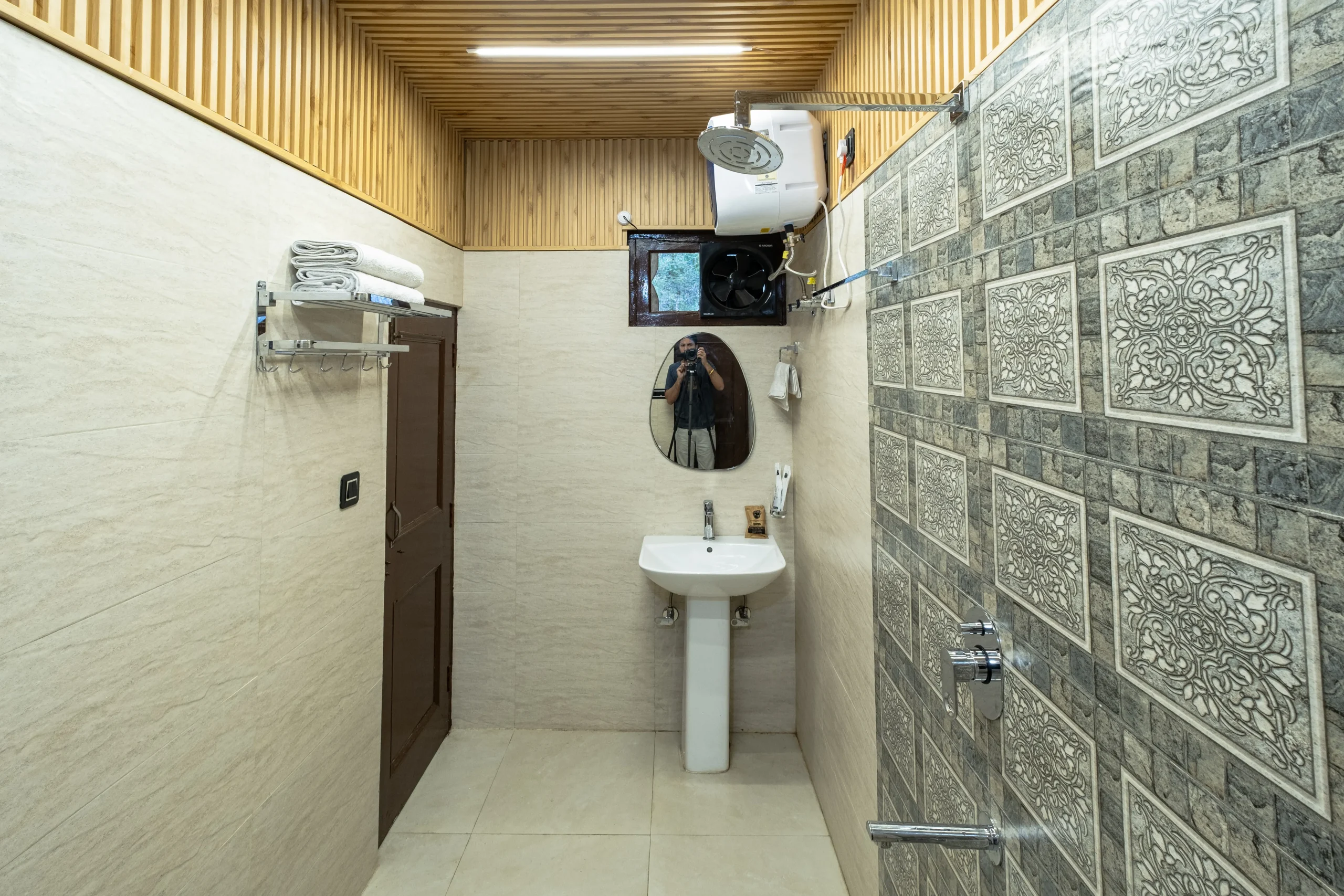 Rooms in Khajjiar wolf and woods7