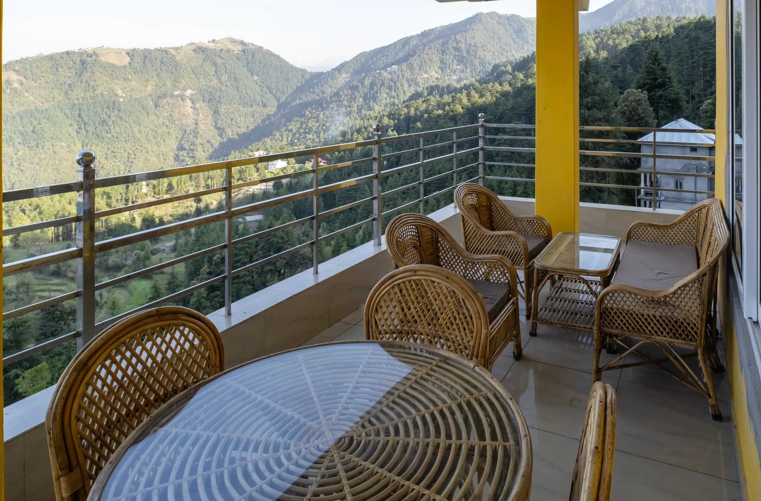 Rooms in Khajjiar wolf and woods8