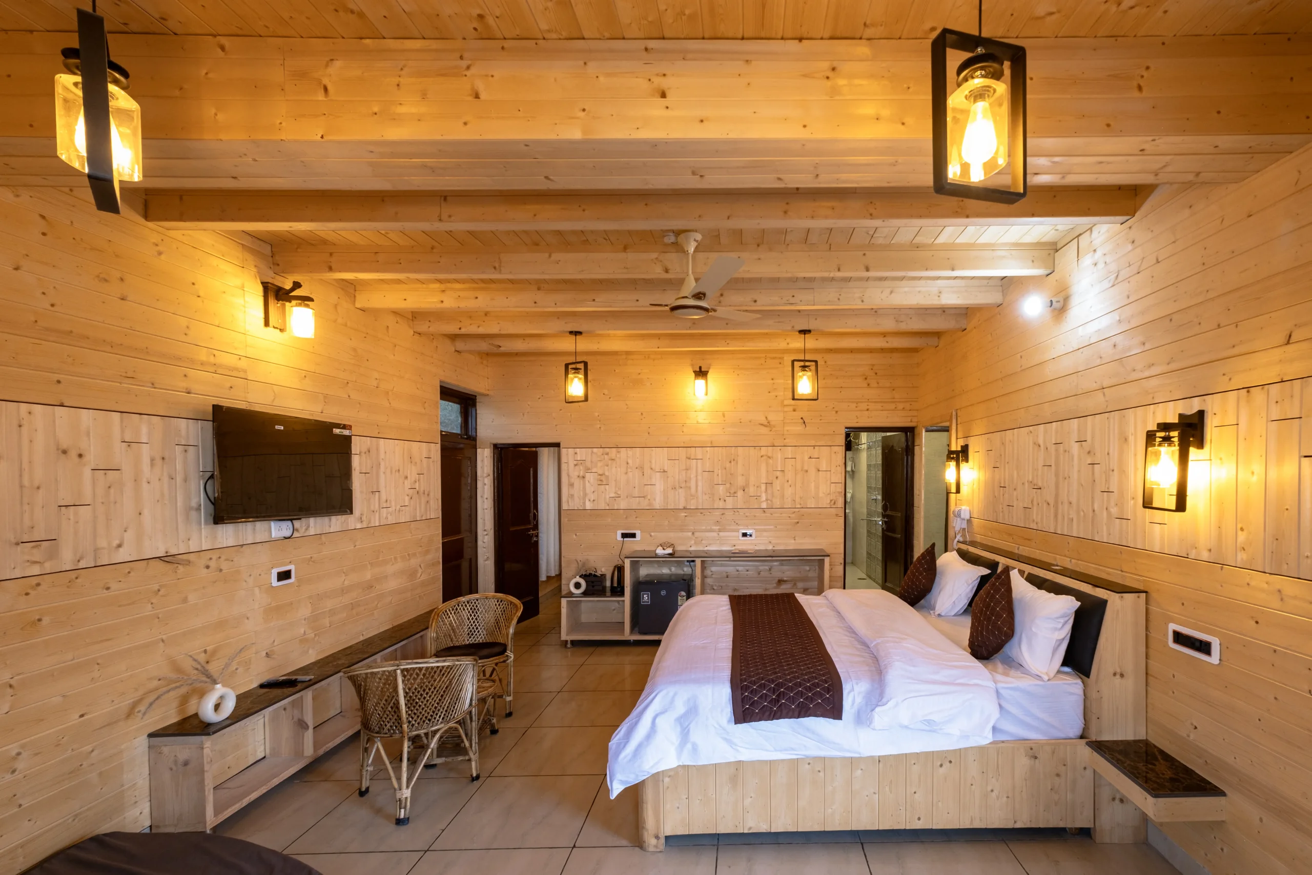 Rooms in Khajjiar wolf and woods9