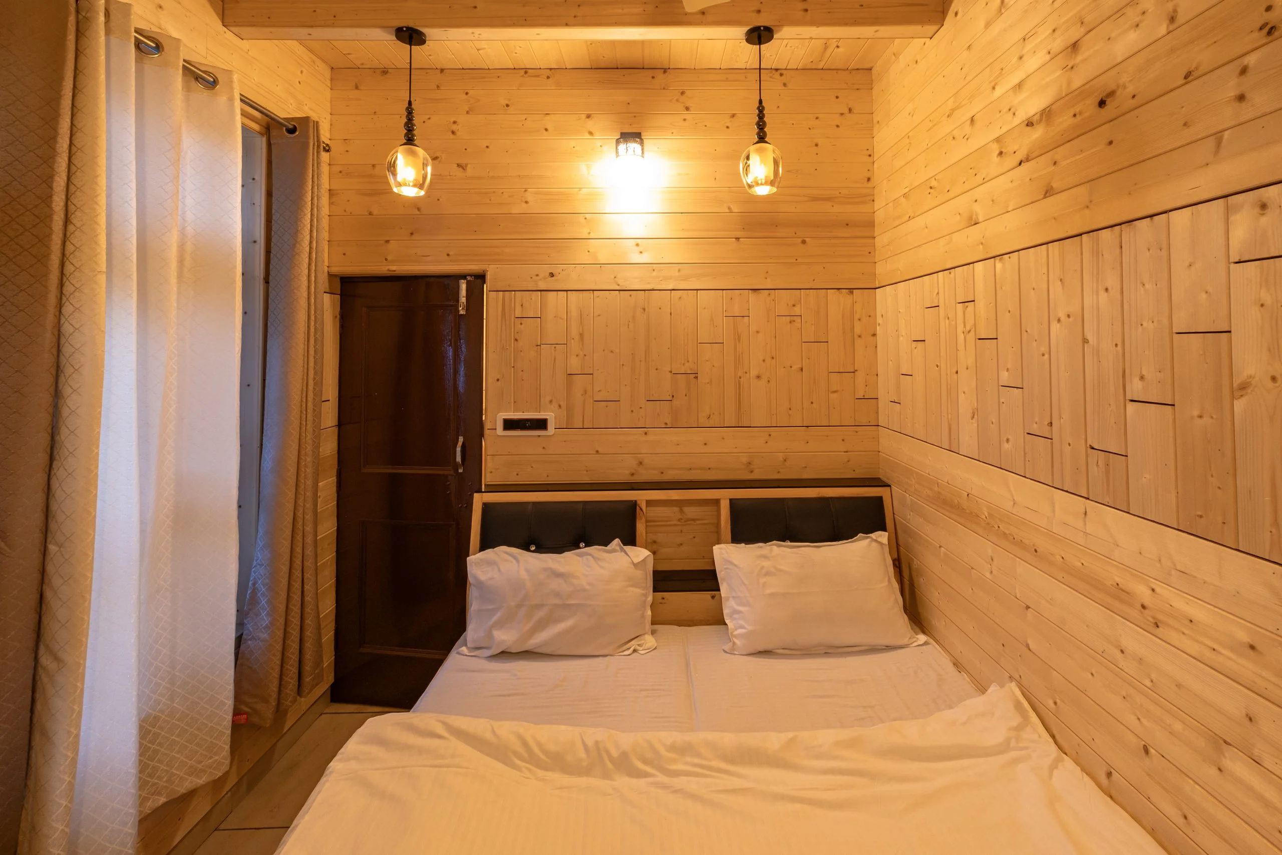 Book room in khajjiar_DSF2240