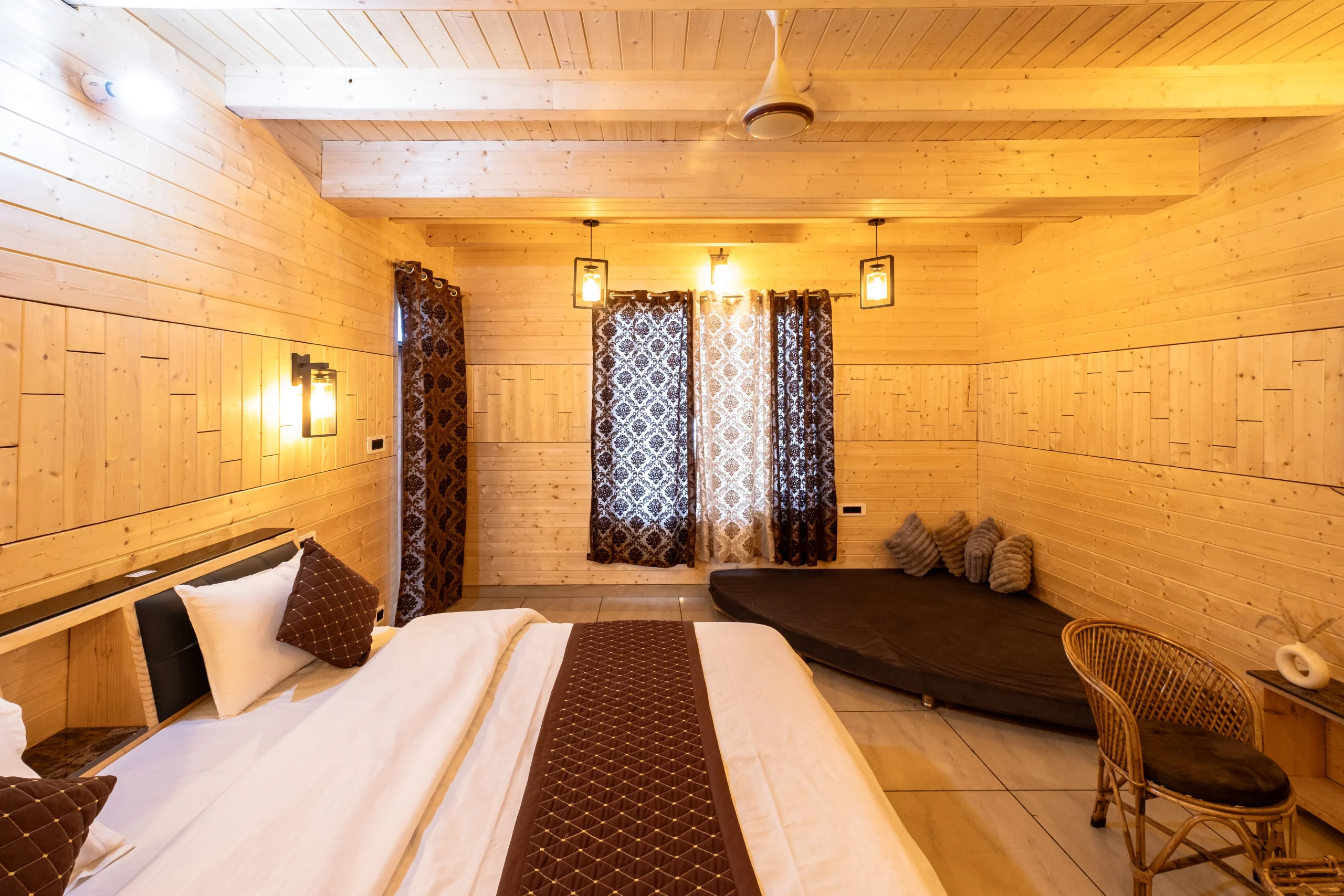 Rooms in Khajjiar wolf and woods3
